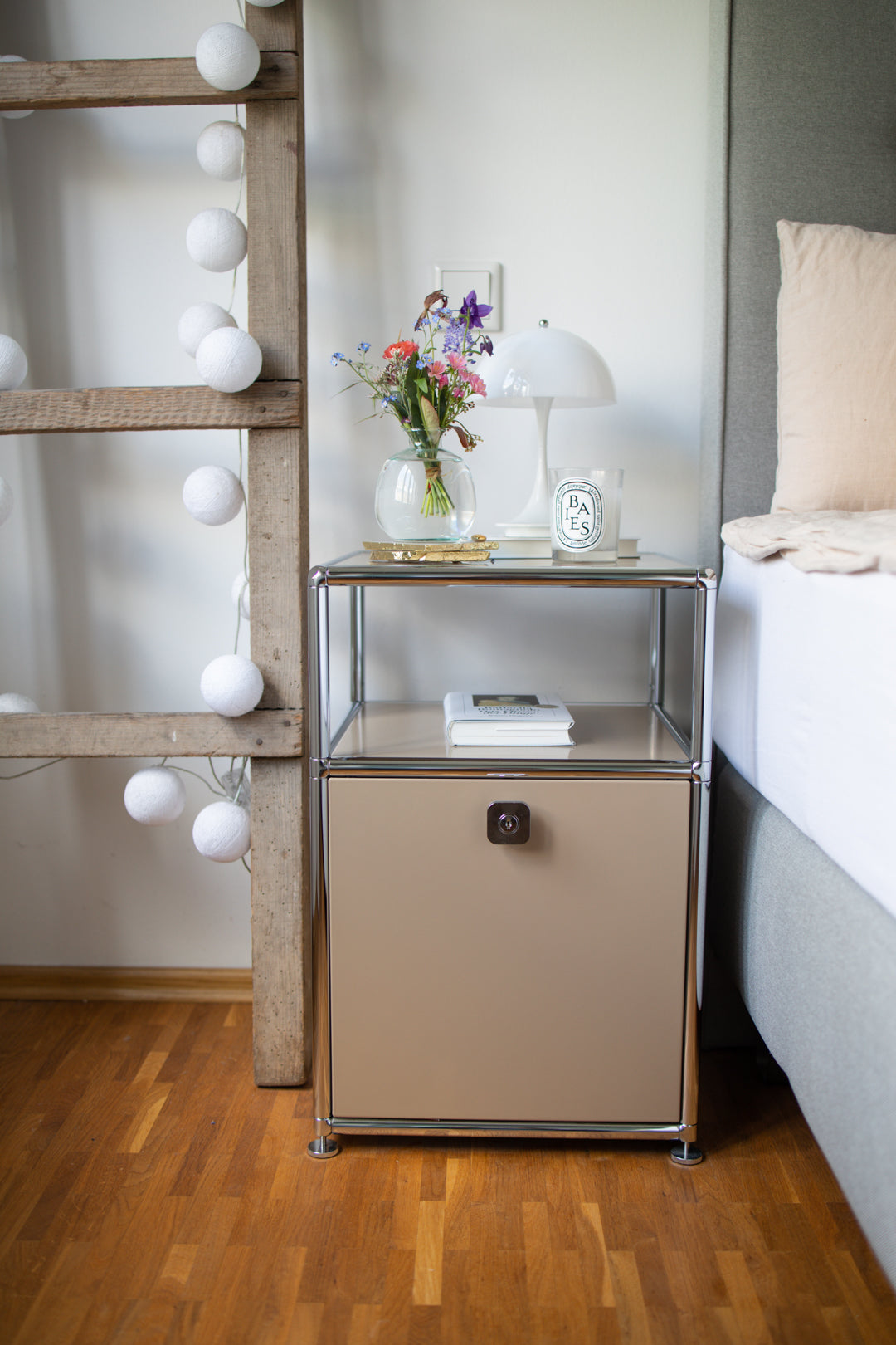 konektra_Beistelltisch_fuer-USM-Haller_Beige_RAL-1019_01