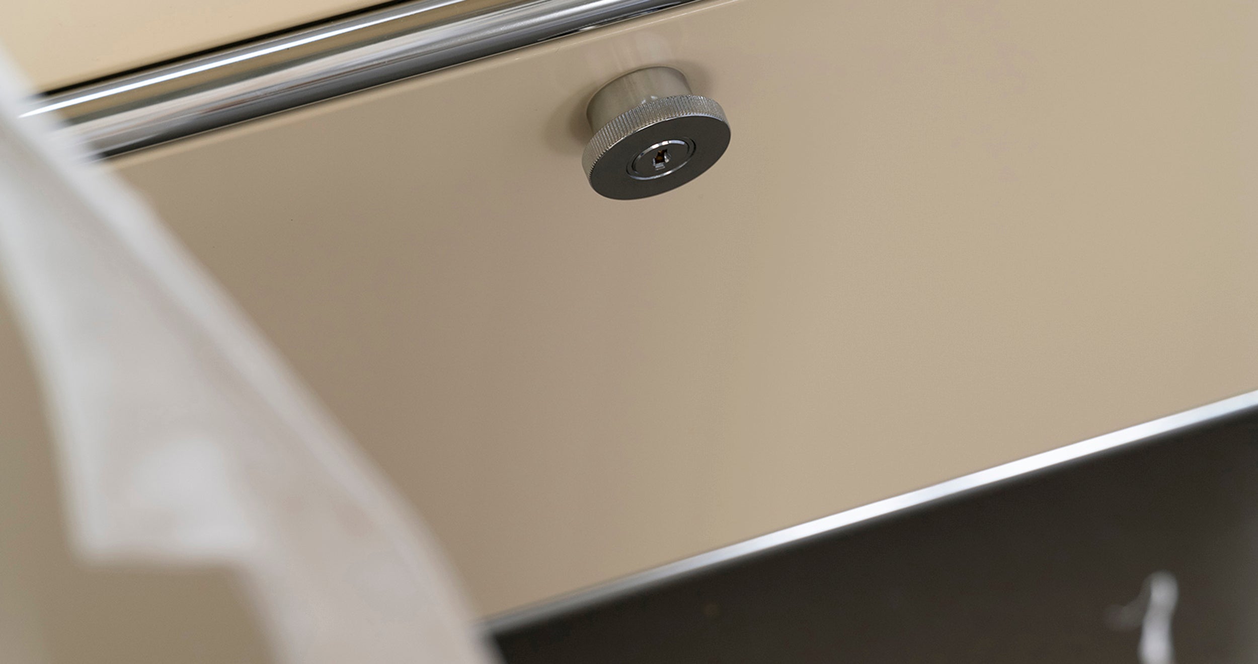 Metallelement Klapptür Ausziehtüre für USM Haller Canvas