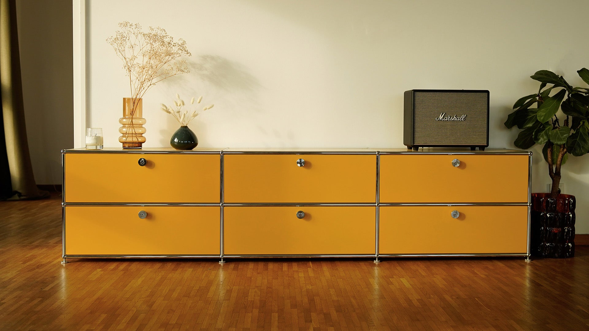 konektra Classic Sideboard in Goldgelb