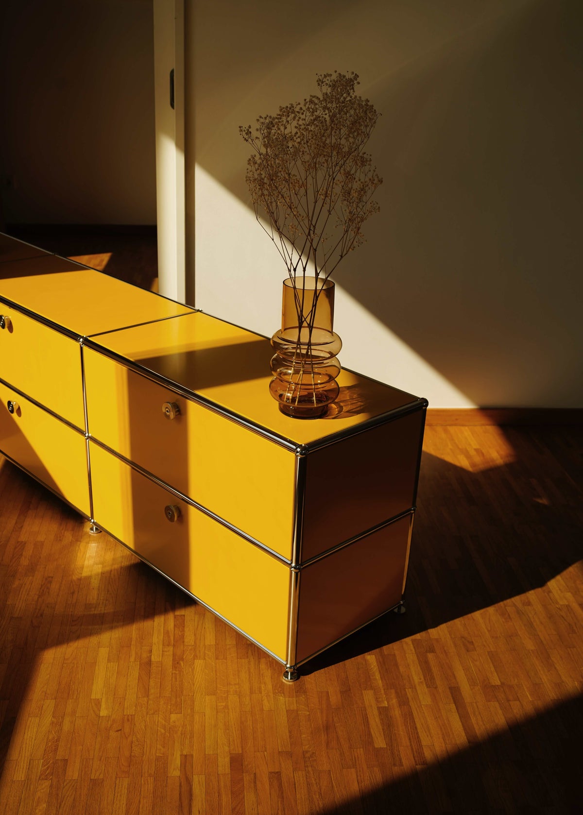 konektra Classic Sideboard in Goldgelb